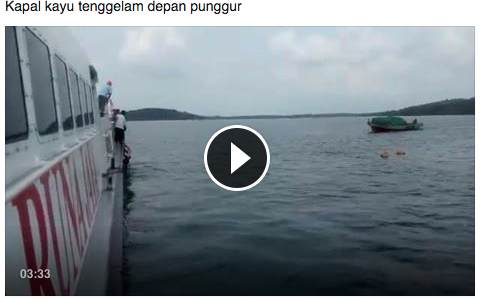 [VIDEO] Detik-detik Tenggelamnya  Kapal Kayu dan Penyelamatan 7 Penumpang