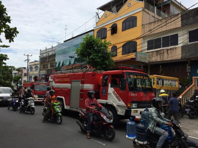 BREAKING NEWS! Sebuah Wisma di Tanjungpinang Terbakar