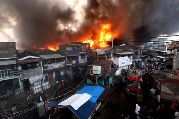 Kebakaran Tanah Abang Hanguskan 66 Unit Bangunan Warga