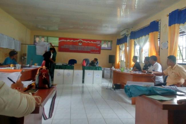 Sebelum Berakhir, Rekapitulasi Suara di PPK Galang Berlangsung Alot