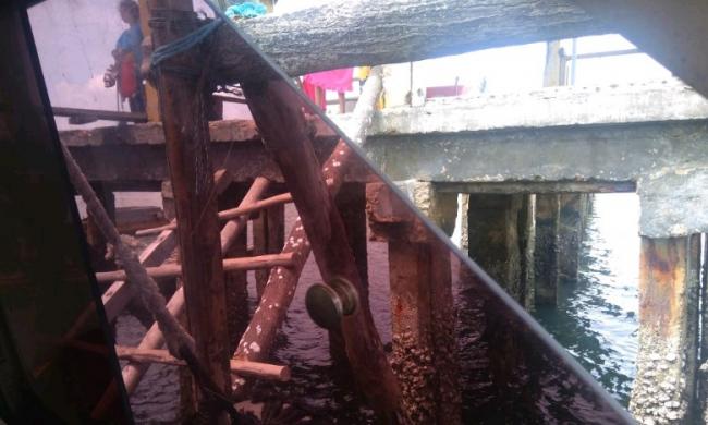 Tangga Pelantar Rakyat di Lingga Ini Mengkhawatirkan