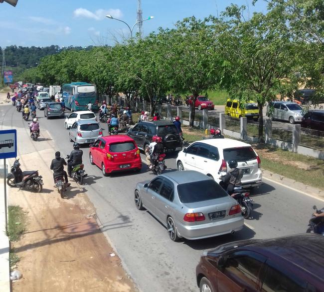 Warga Batam Serbu Objek Wisata Jembatan Barelang
