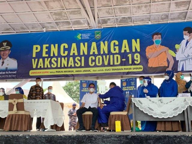Deputy Mayor of Batam and a Number of Officials Are Vaccinated Again