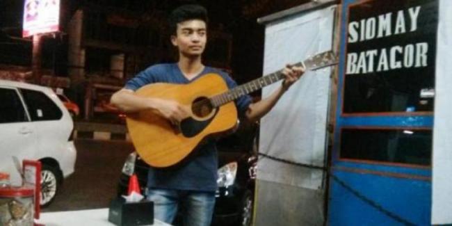 Kisah Pengamen yang Lulus Masuk Universitas Indonesia 