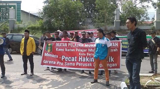 Pelajar Muhammadiyah Protes Putusan Hakim Tiwik, Ketua PN: Putusan Hakim Tak Bisa Diintervensi