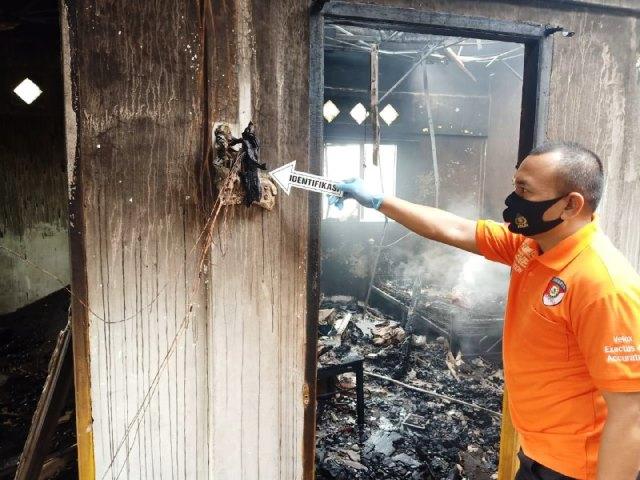 Bunyi Kaca Pecah Bangunkan Suryadi saat Rukonya Terbakar