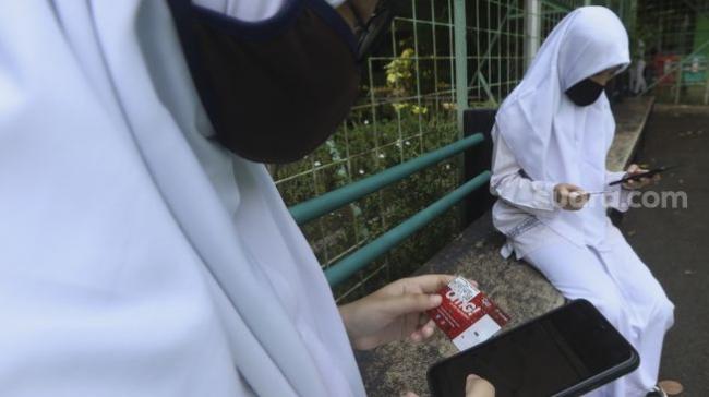 Guru Kasih Banyak Tugas Belajar Online, Siswi SMA Masuk RSJ Hingga Tewas