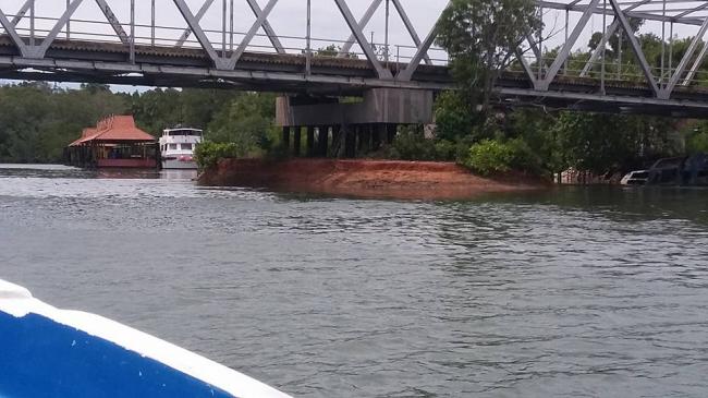 Jembatan Nongsapura Menunggu Ambruk Akibat Penambangan Pasir, ini Buktinya