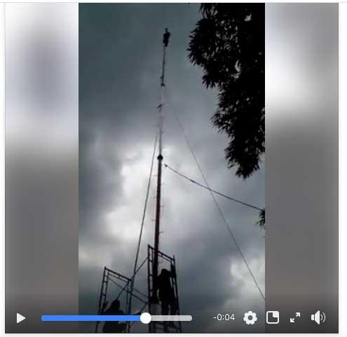 Video: Detik-detik Menegangkan Upaya Penyelamatan Seorang Pria Pemanjat Tower