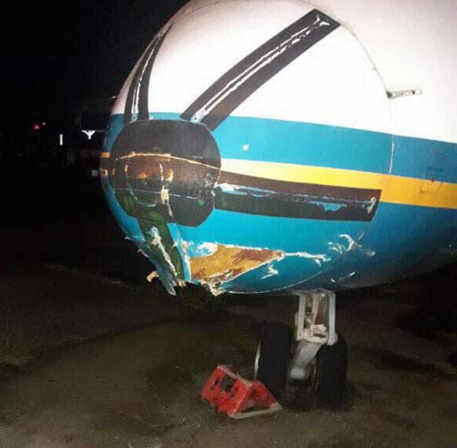 Pesawat Tabrak Mobil di Bandara Sultan Hasanuddin 