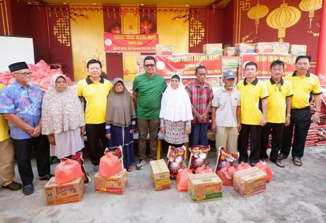 Jelang Imlek 2570, Vihara Dharma Shanti Tanjunguban Bagikan 350 Paket Sembako