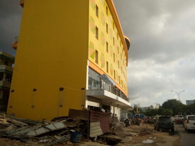 Gustian Riau: Bangunan Hotel Amat Tantoso Dibongkar Setelah SP3