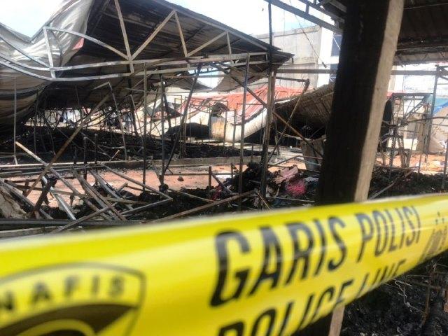 Pedagang Seken Taras Sambut Ramadan dengan Nestapa