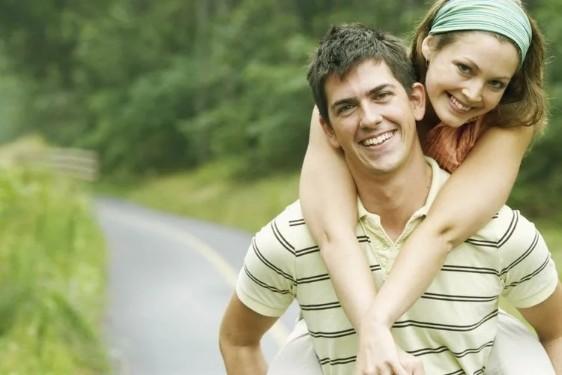 Riset: Pasangan Umbar Kemesran di Medsos Belum Tentu Bahagia