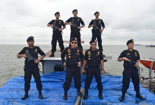 Ditangkap Bea Cukai, Nakhoda dan ABK Terjun ke Laut
