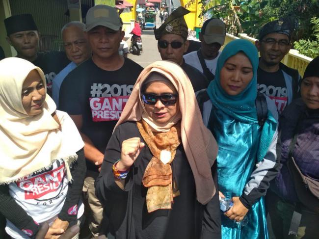 Neno Bersorak Ganti Presiden di Pulau Penyengat