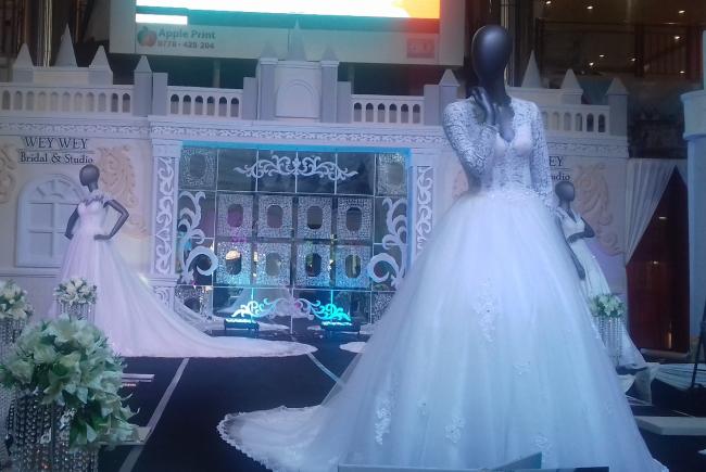 Wey Wey Bridal Gelar Fashion Show dan Lucky Draw Rp15 Juta
