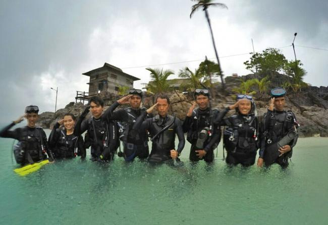 Unik, Cara Pemuda Gelorakan Kemerdekaan di Bawah Laut Natuna