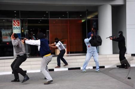 Rampok Gasak Rp 130 Juta, Korban: Mohon Jangan Bunuh Kami