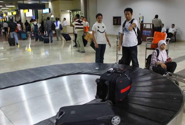 Penumpang Sepi, Porter Bandara Hang Nadim Ikut Kena Imbas
