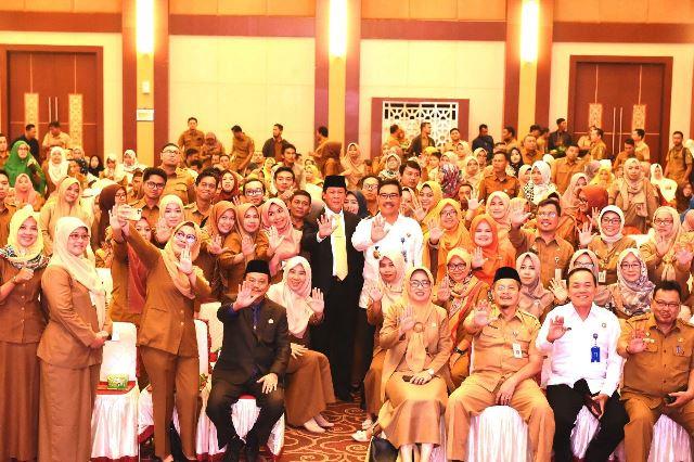 Semringahnya 744 Pegawai Tak Tetap Pemprov Kepri Usai Diperpanjang Kontrak