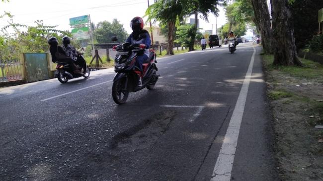 Jalan Berlubang di Tanjungpinang Ini Potensi Renggut Nyawa Pengendara