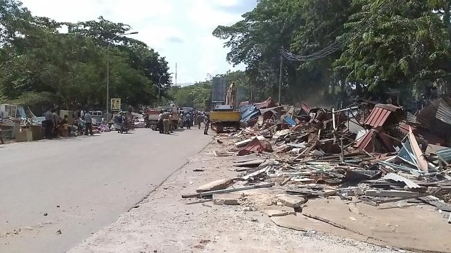 Foto-foto Penggusuran Kios Liar Simpang Frengki
