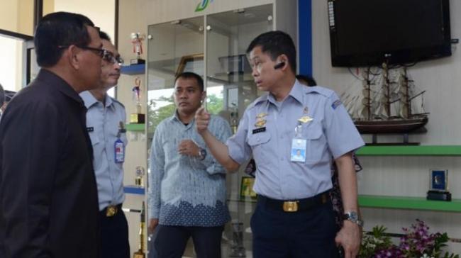 Menteri Perhubungan Marahi Direktur AirAsia
