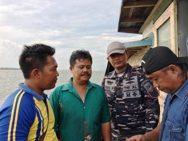 Api dari Kamar Mesin Picu KM Kharomah 2 Terbakar