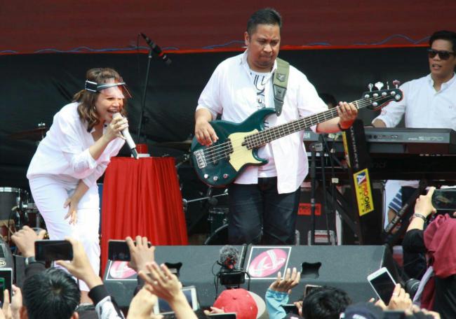 Rosa Hipnotis Ribuan Warga Batam di Millenial Road Safety Festival