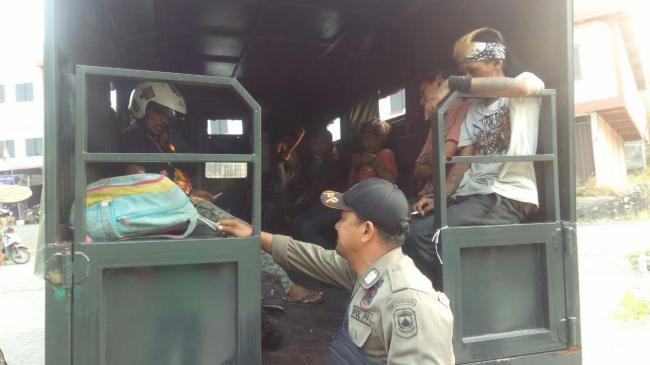 Sering Mabuk-mabukan di Bintan Centre, Anak Punk Digaruk Satpol PP