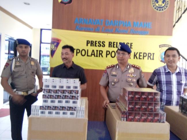 Ditpolair Ringkus Rokok Ilegal Masuk dari Pelabuhan Tikus Haji Permata