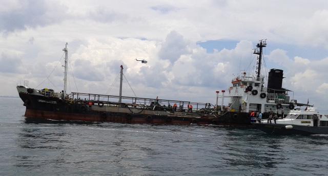Tanker Berbendera Malaysia Bermuatan Solar 800 Kiloliter Ditangkap di Batam