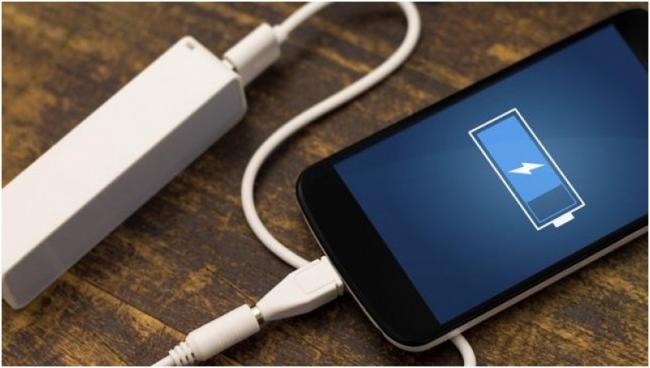 Begini Cara Mengisi Baterai Smartphone yang Benar