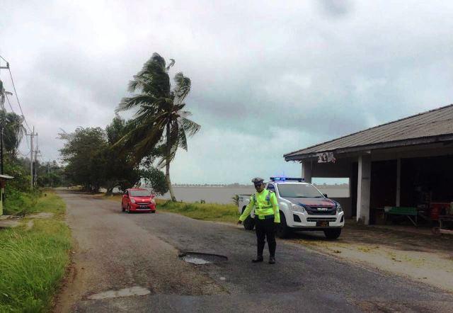 Belasan Titik Jalan Berlubang di Bintan Intai Pengendara
