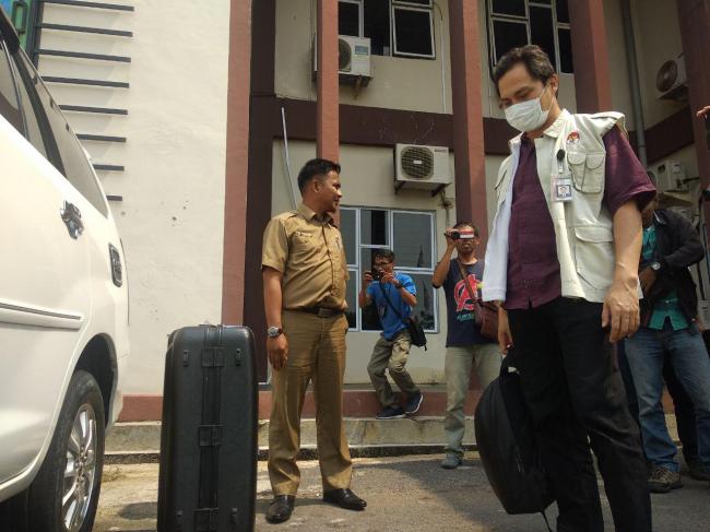 Tiga Jam Geledah Disdik Kepri, KPK Bawa 2 Binder File