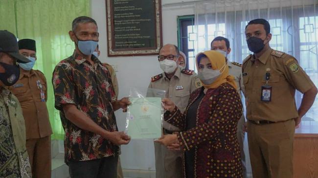 1.137 Warga Tanjungpinang Terima Sertifikat Tanah Gratis, Ini Pesan Rahma
