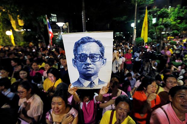 Raja Thailand Bhumibol Adulyadej Tutup Usia