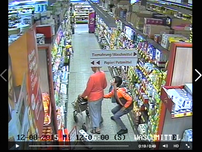 [VIDEO] Seorang Bocah Curi Handphone Nenek-Nenek di Supermarket
