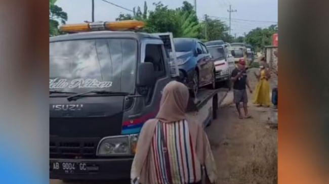 Belum Jago Nyetir, 15 Mobil Baru di Kampung Miliarder Tuban Masuk Bengkel