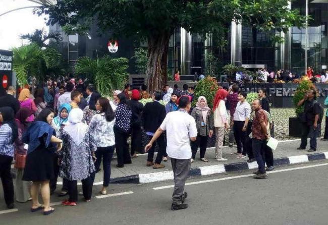 Gempa 6,4 SR Guncang Banten, Gedung Tinggi di Jakarta Bergoyang