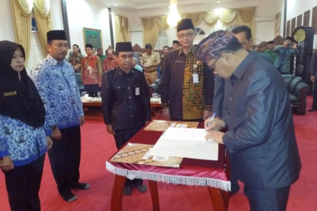 Bupati Lingga Lantik 90 Pejabat Tinggi, Administrator Hingga Pengawas