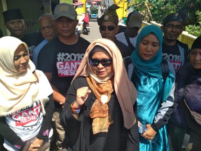 Gagal di Tanjungpinang, Neno Warisman Resmikan Relawan Ganti Presiden di Batam