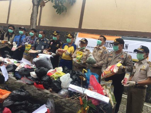 Balai Karantina Bakar Makanan dan Tumbuhan Ilegal Tegahan Penumpang Kapal