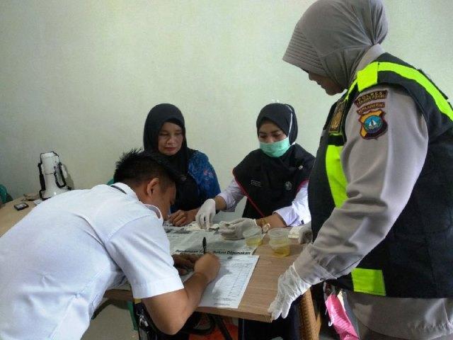 BNN Tes Urine Kru Kapal dan Nakhoda di Pelabuhan SBP