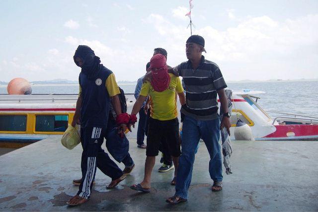 Congkel Jendela, Abdul Gondol Dua Ponsel