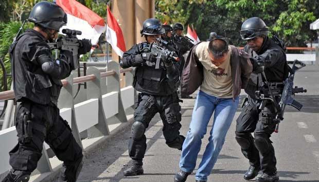 Tiga Peluru Densus 88 Anti Teror Tembus Tubuh Terduga Teroris