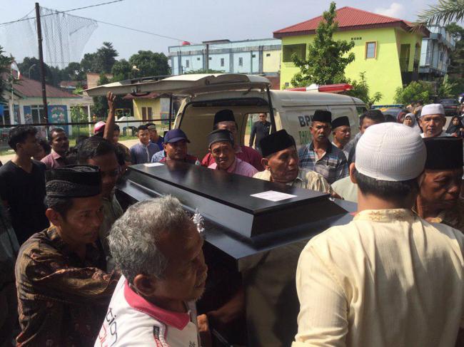 Jenazah Fitri Tiba di Batam, Terjebak dalam Bangunan Saat Tsunami Banten