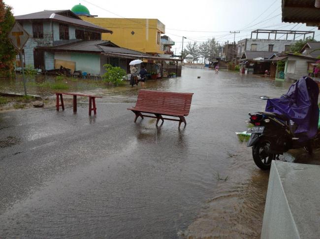 Ranai Banjir, Warga Blok Akses Jalan
