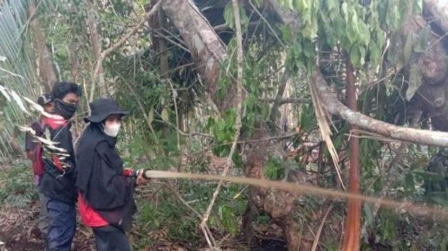 Camat Wanita di Meranti Ini Ikut Berjibaku Tangani Karhutla